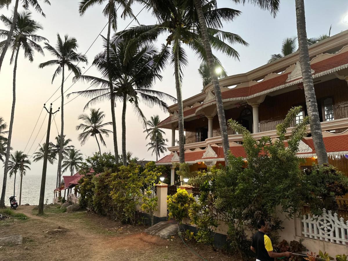 Kovalam Beach House Exterior photo